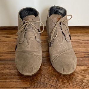 Toms, desert wedge